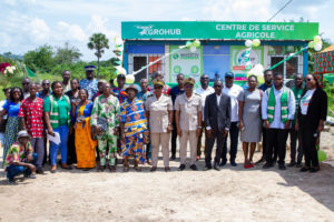 group photo in front of an agrohub